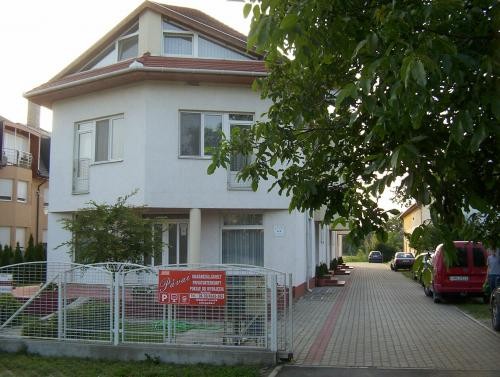   - Pávai Apartmanház Hajdúszoboszló