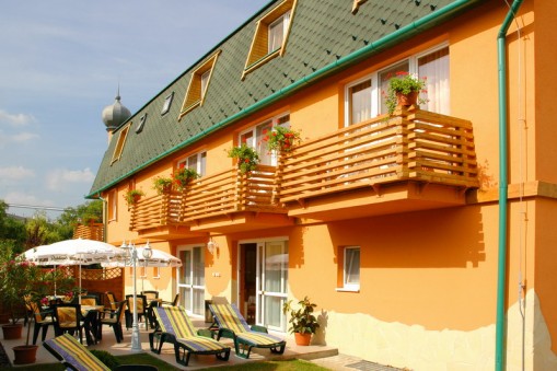   - Karádi Hotel Hajdúszoboszló