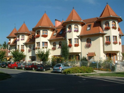   - Hajdú Kastély Hotel Hajdúszoboszló